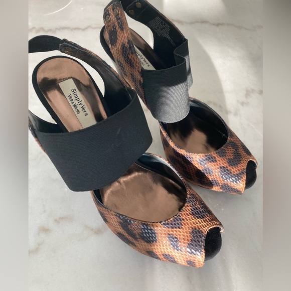 Vera Wang, black and brown animal print 8 1/2 heels - Picture 6 of 13